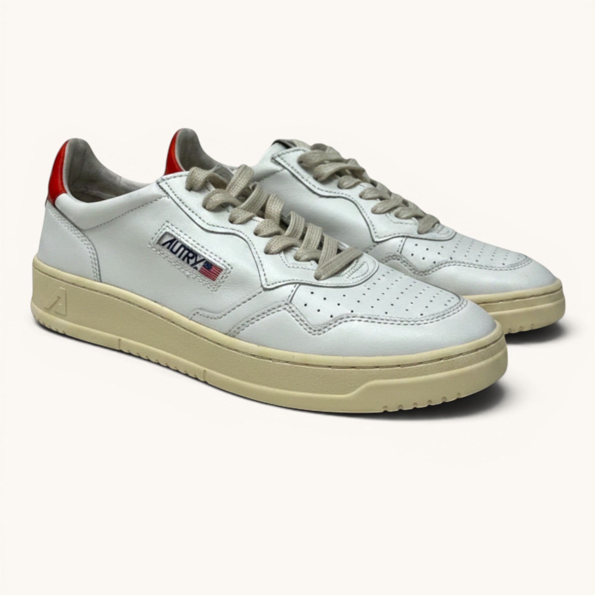 Numero 5 Autry bianche e arancioni 109767 sneakers in pelle con lacci beige e suola in gomma color crema.