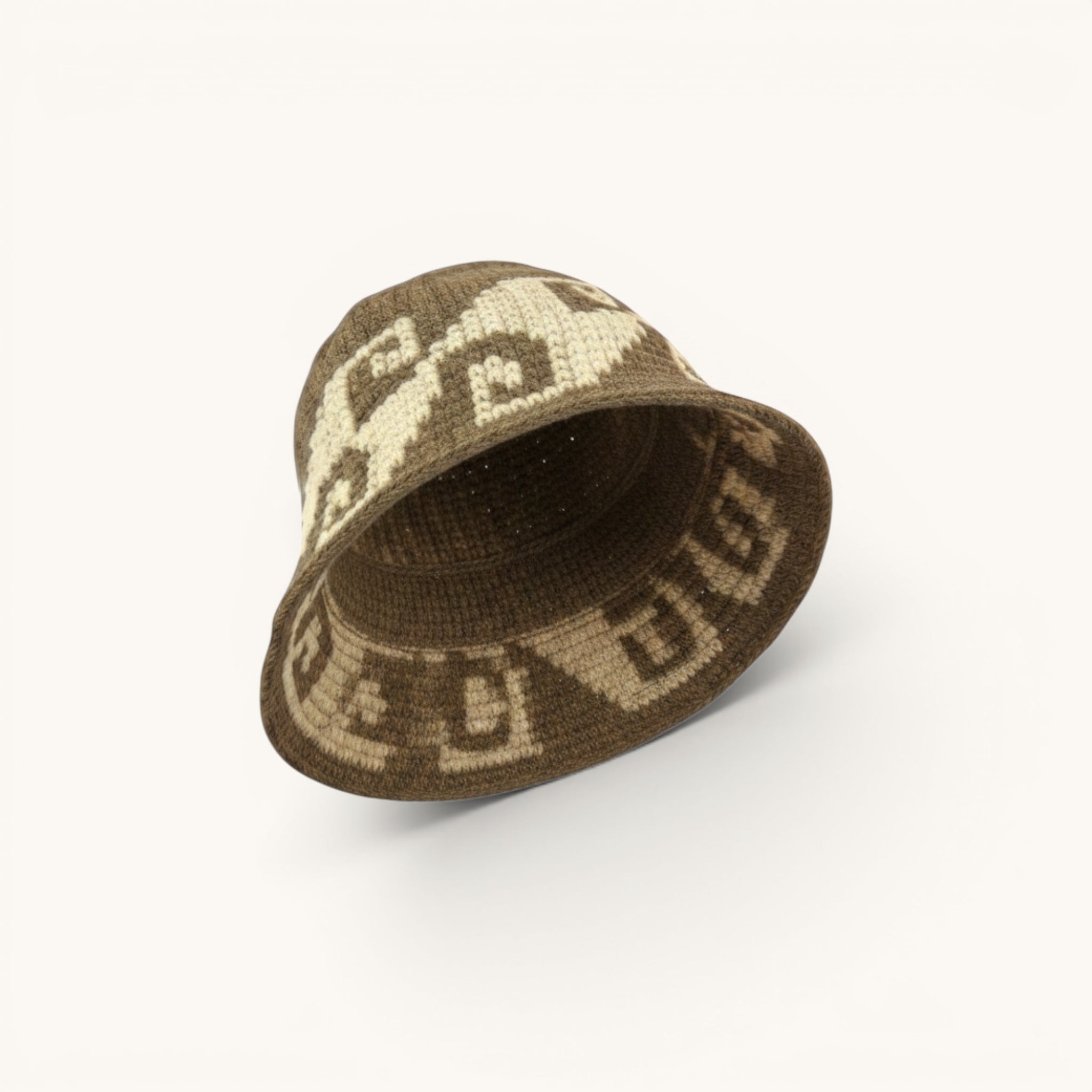 Numero 5 bucket hat in brown and cream with geometric pattern, made of 100% acrylic.