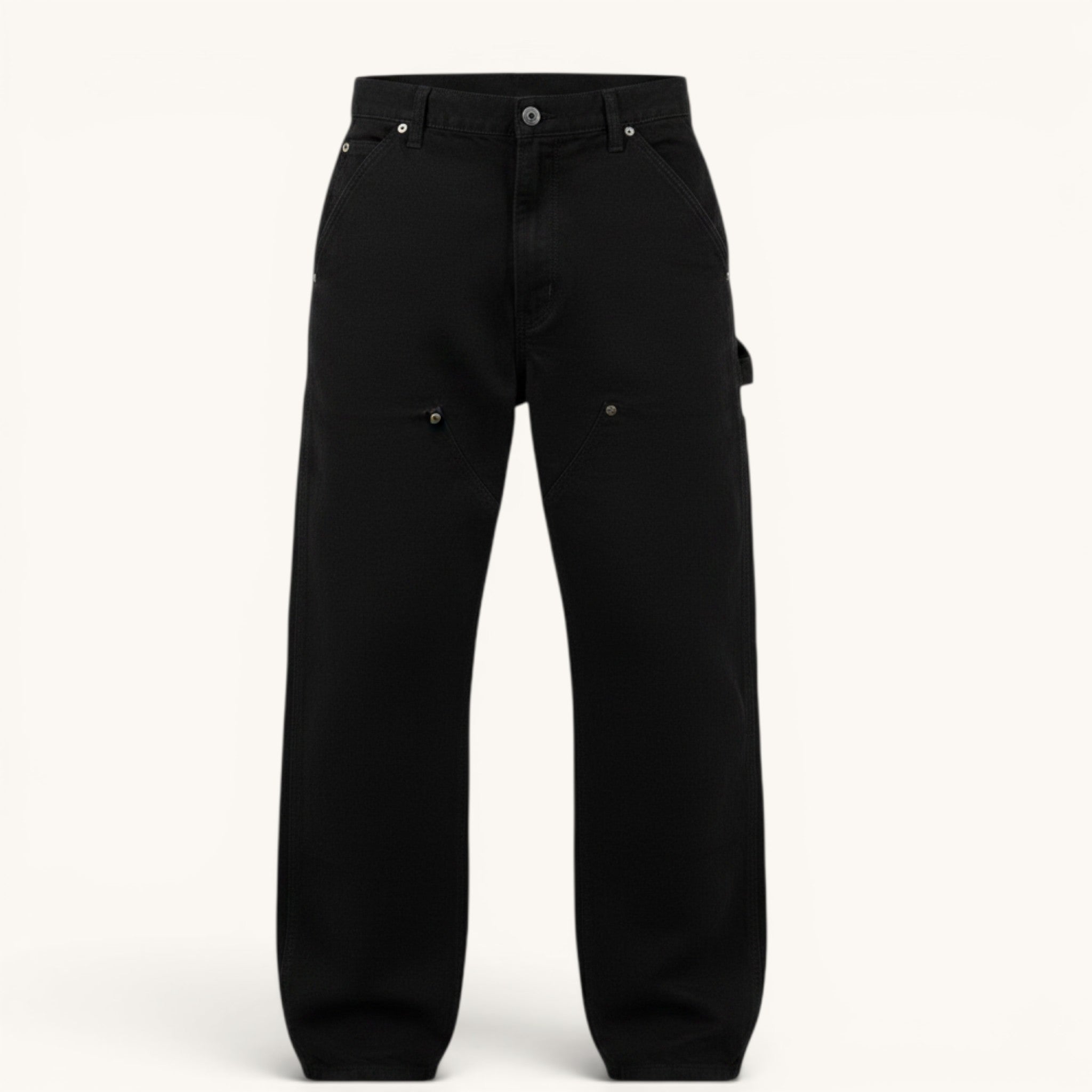 Numero 5: Pantaloni Carhartt WIP neri in 100% cotone, vestibilità regolare, design minimal con tasche cargo.