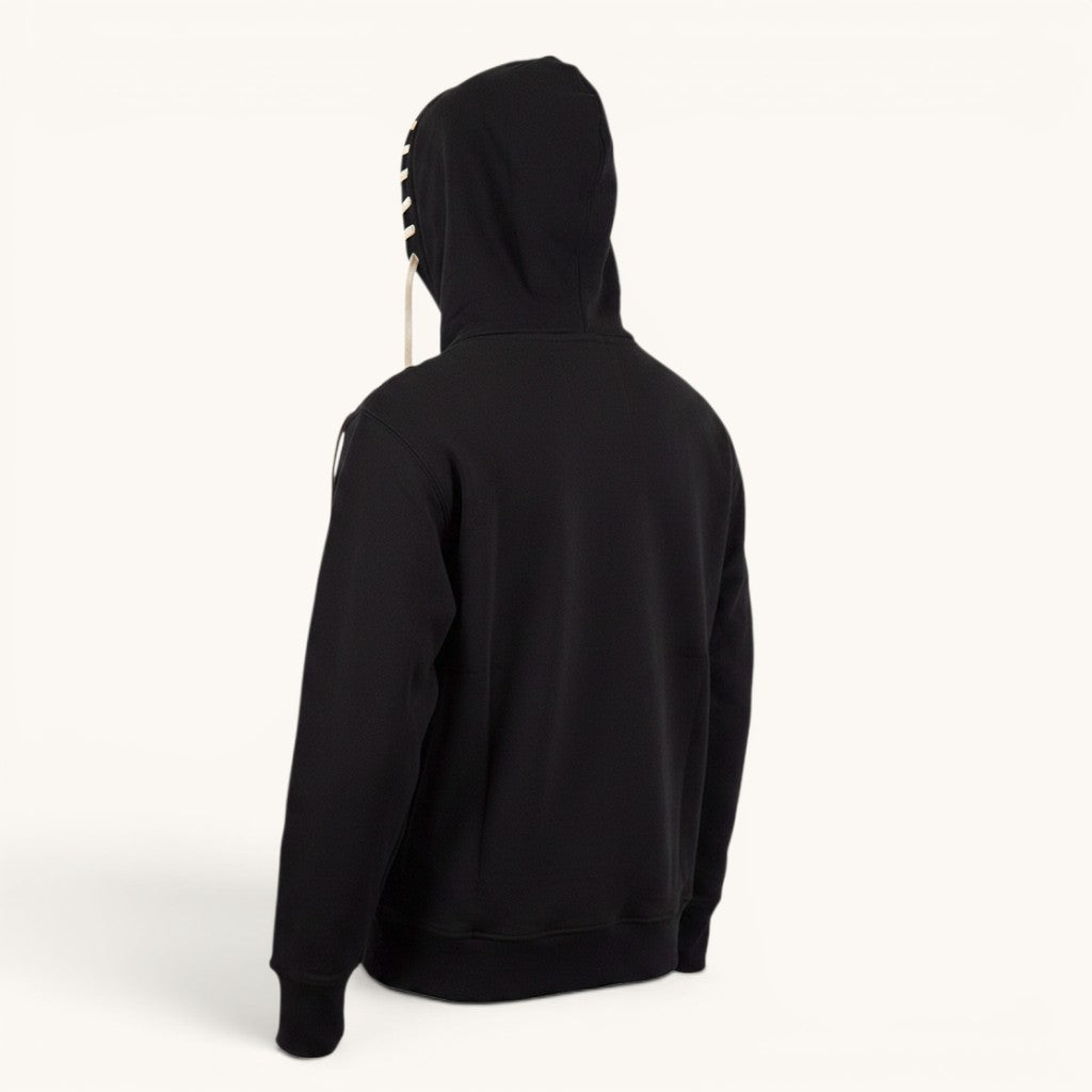 Numero 5 Felpa nera in cotone con cappuccio da uomo, dettagli con lacci sulle spalle e cappuccio.
