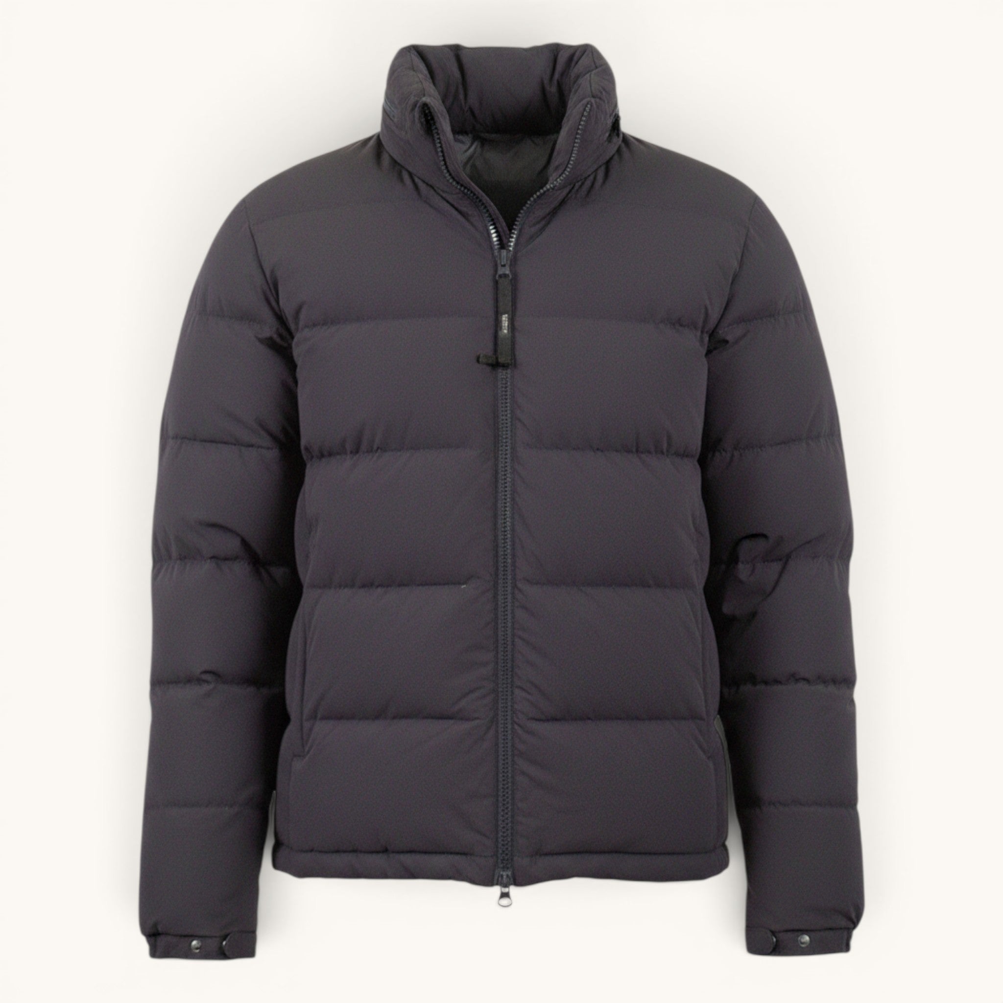 Numero 5 Giubbotto Aspesi blu in nylon, imbottito, con collo alto e zip frontale. Vestibilità regolare.