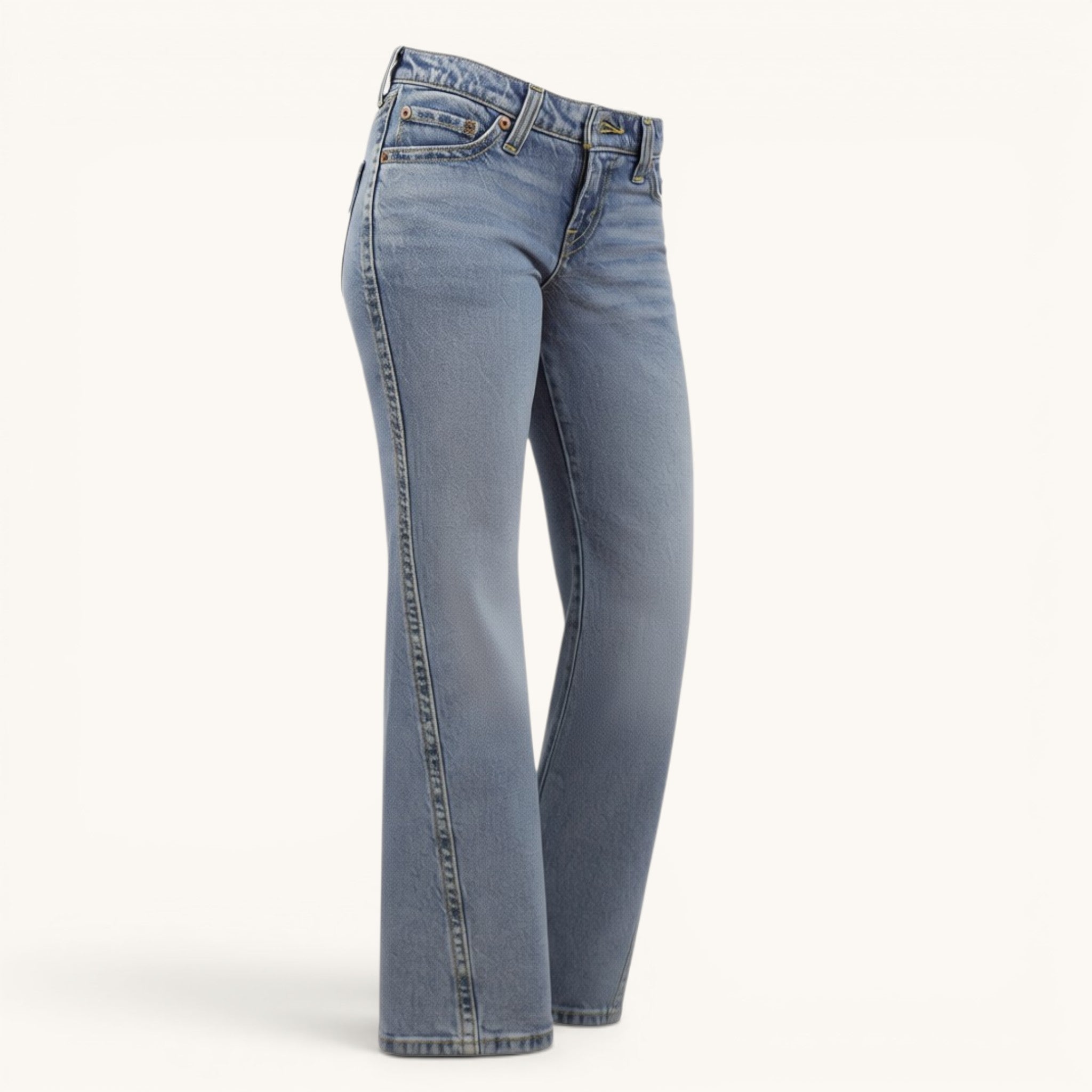 Numero 5 Levis jeans svasati blu in cotone, lyocell ed elastan con cucitura sul davanti.