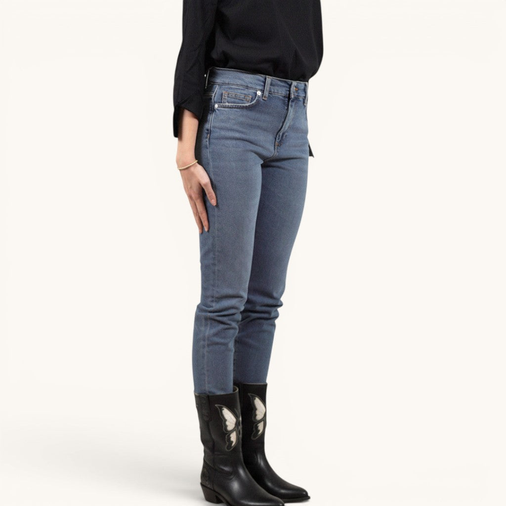 Numero 5 women's light blue 100% cotton straight fit jeans with pockets.