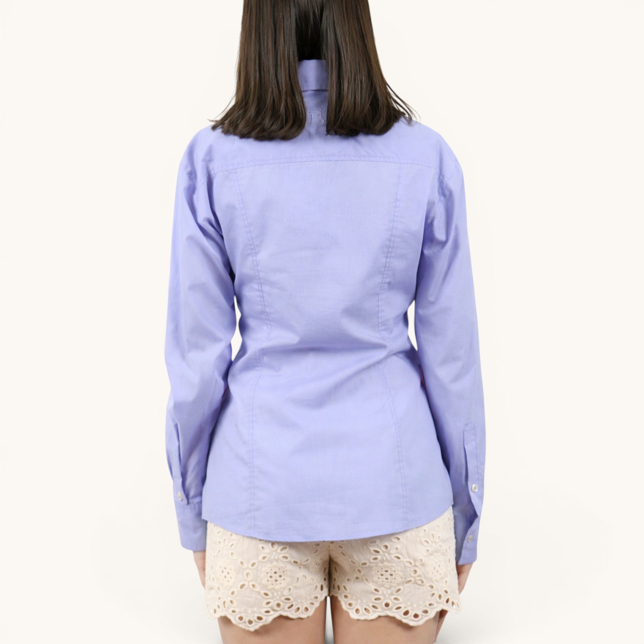 Numero 5 light blue cotton shirt for women with round neck and button details, regular fit.