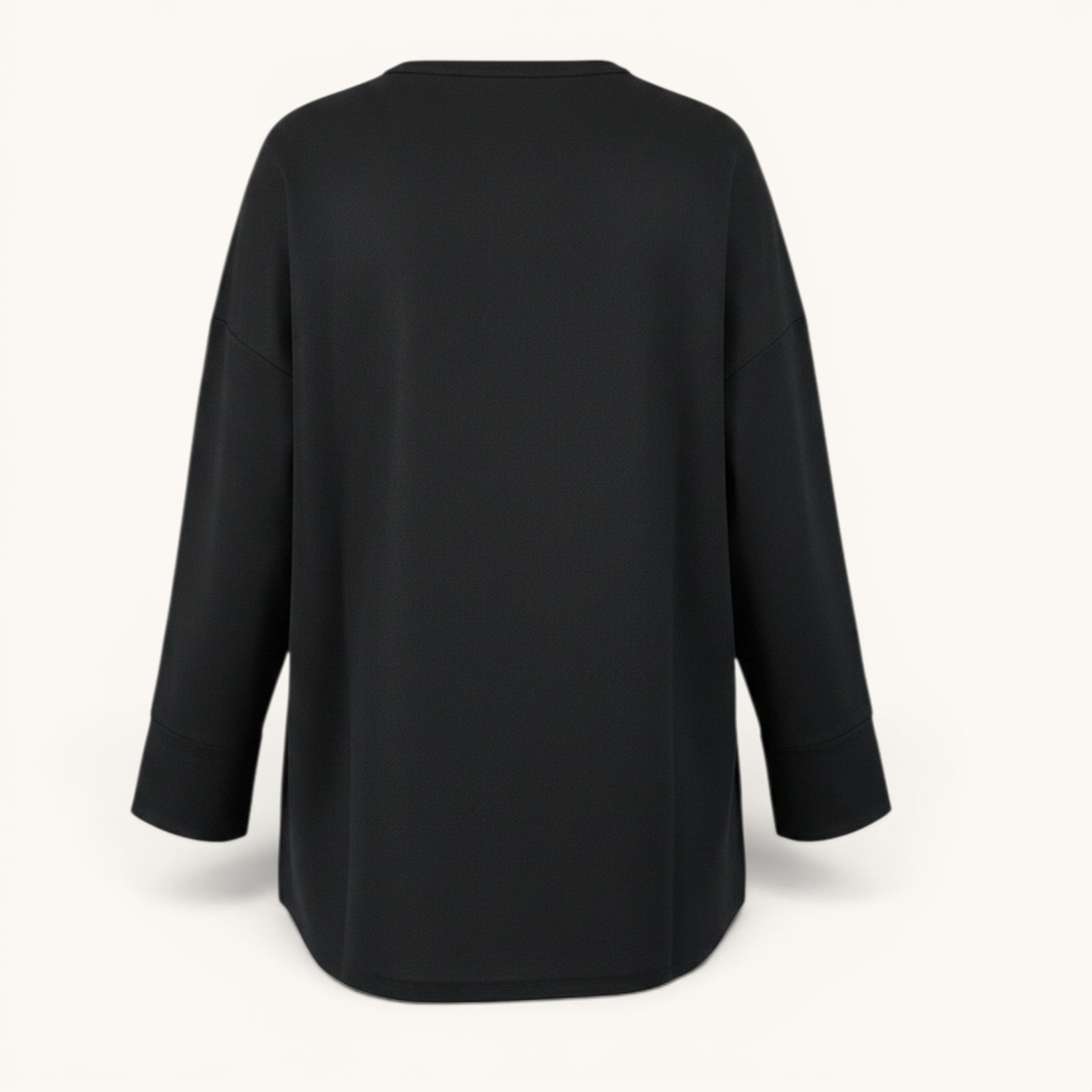 Numero 5 Maglia nera Aspesi manica lunga in misto lana, cashmere e poliammide. Vestibilità regular, più lunga dietro.