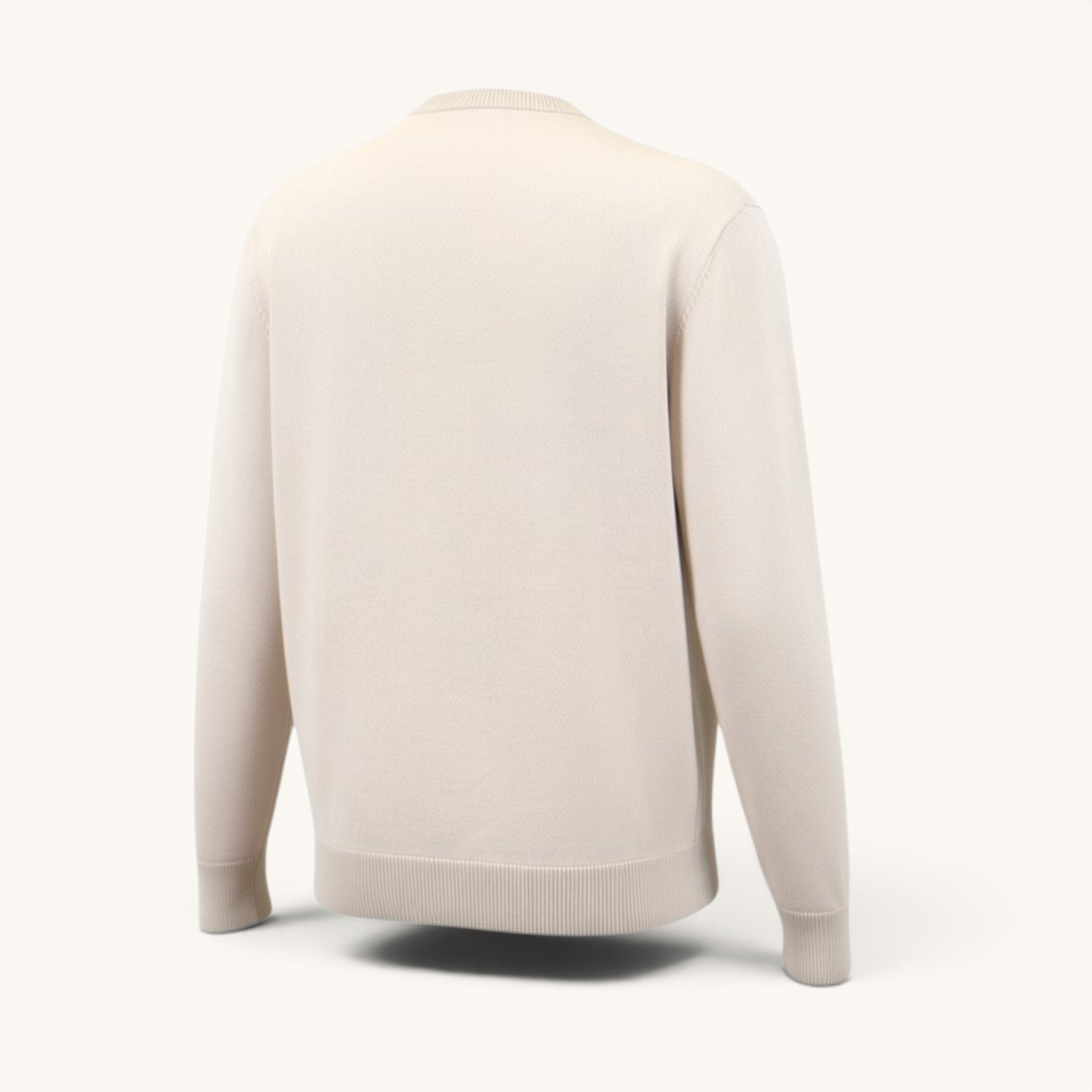 Numero 5 Maglioncino bianco girocollo in cashmere, vestibilità regular, dettaglio brand sul polsino.