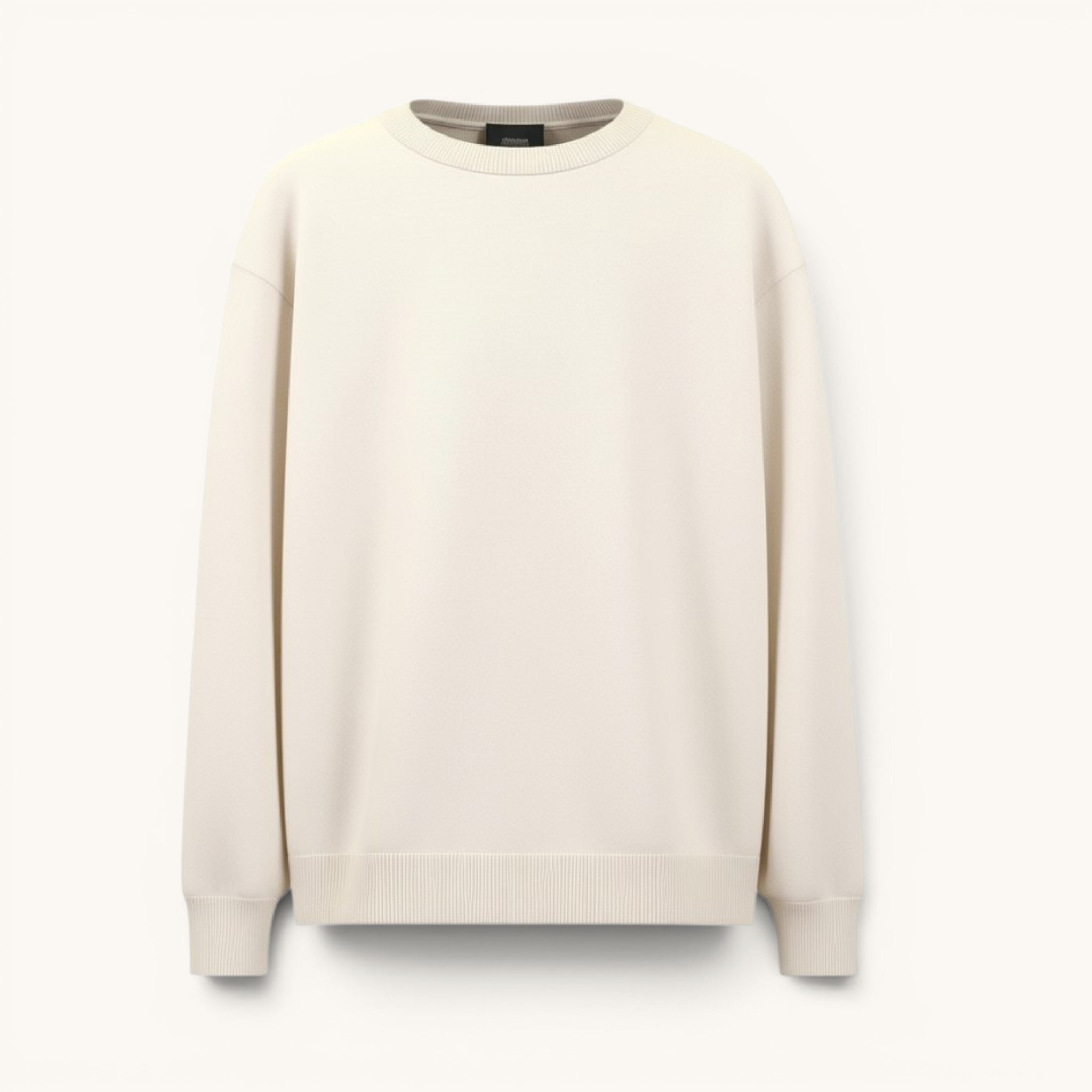 Numero 5 Maglioncino bianco girocollo in cashmere, vestibilità regular, dettaglio brand sul polsino.
