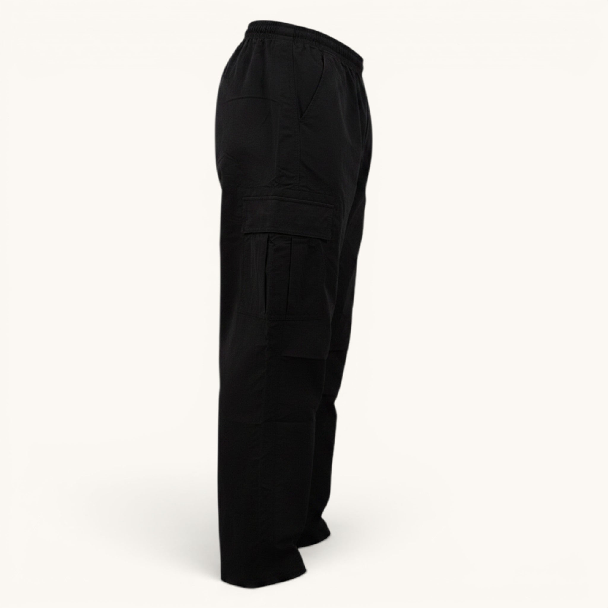 Numero 5 pantaloni neri Adidas Originals IB8685 da uomo, 100% poliestere, vita elasticizzata, vestibilità regular, design sportivo.
