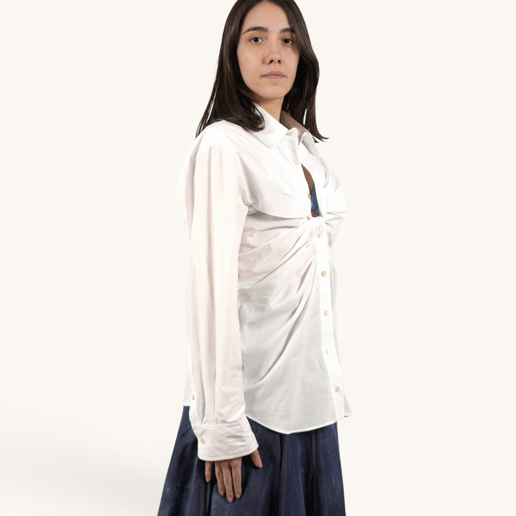 Numero 5 white 100% cotton shirt with a deep round neckline and button details. Regular fit, long sleeves.