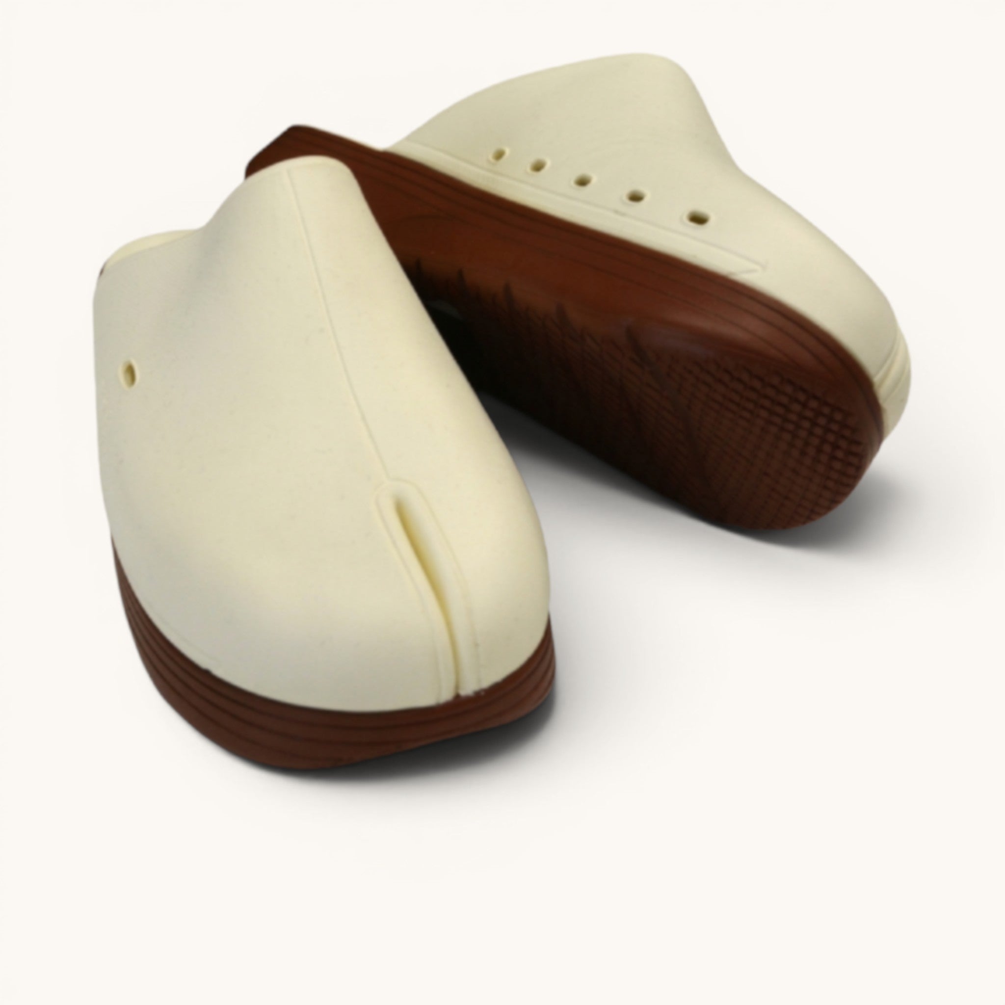 Suicoke white 109737