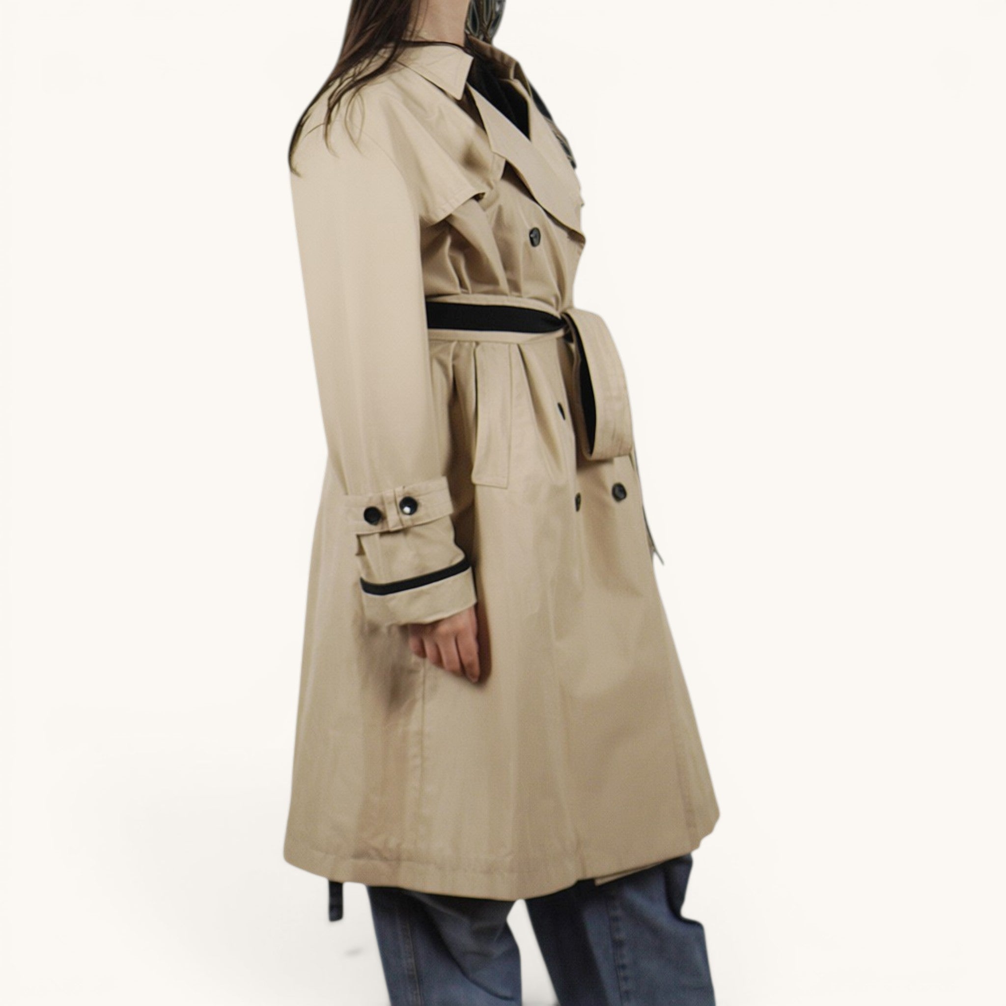Numero 5 women's beige and black cotton-polyester blend trench coat with belt and double-breasted closure.