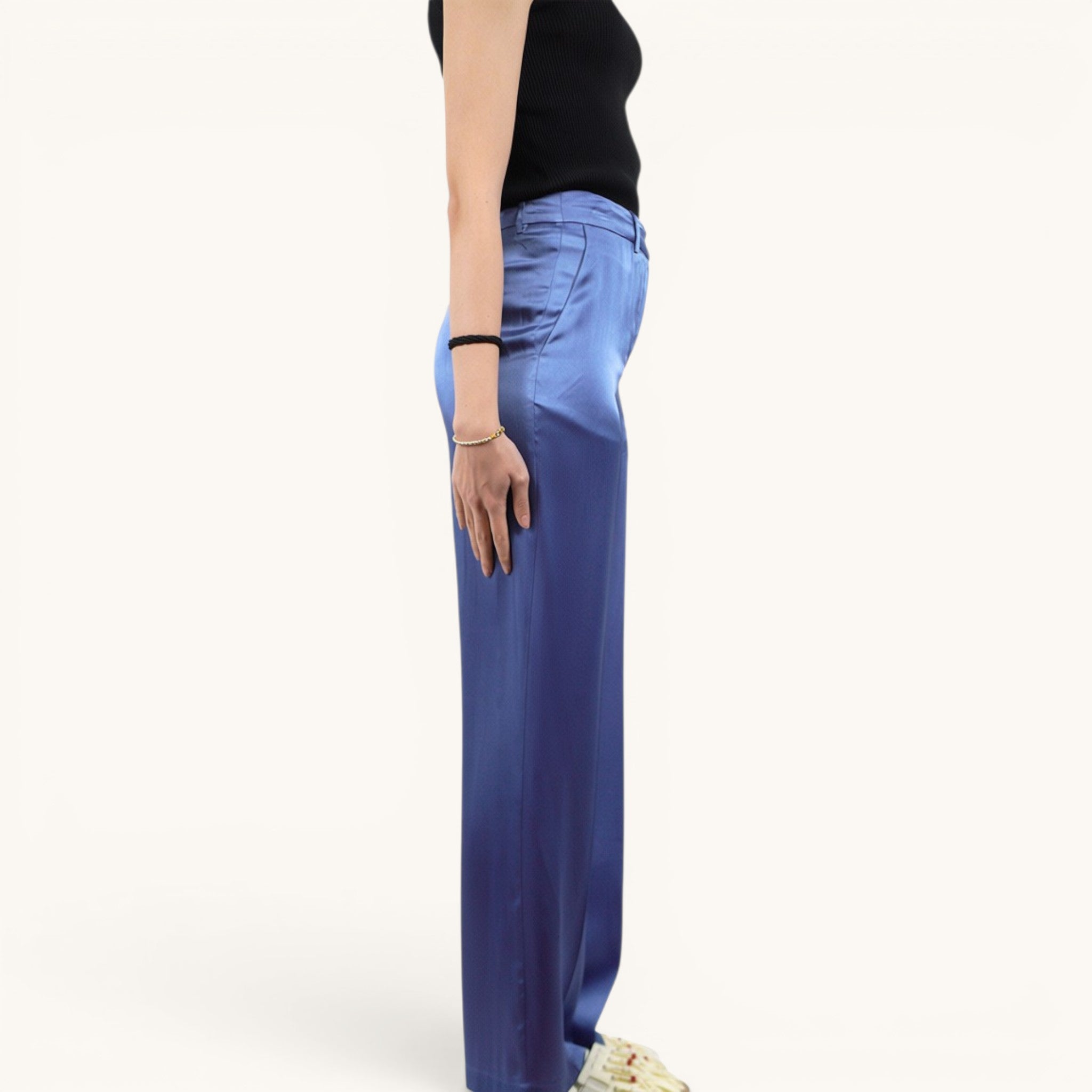 Numero 5 women's blue satin palazzo pants with regular fit, belt loops, and back pocket. Made of acetate and silk.