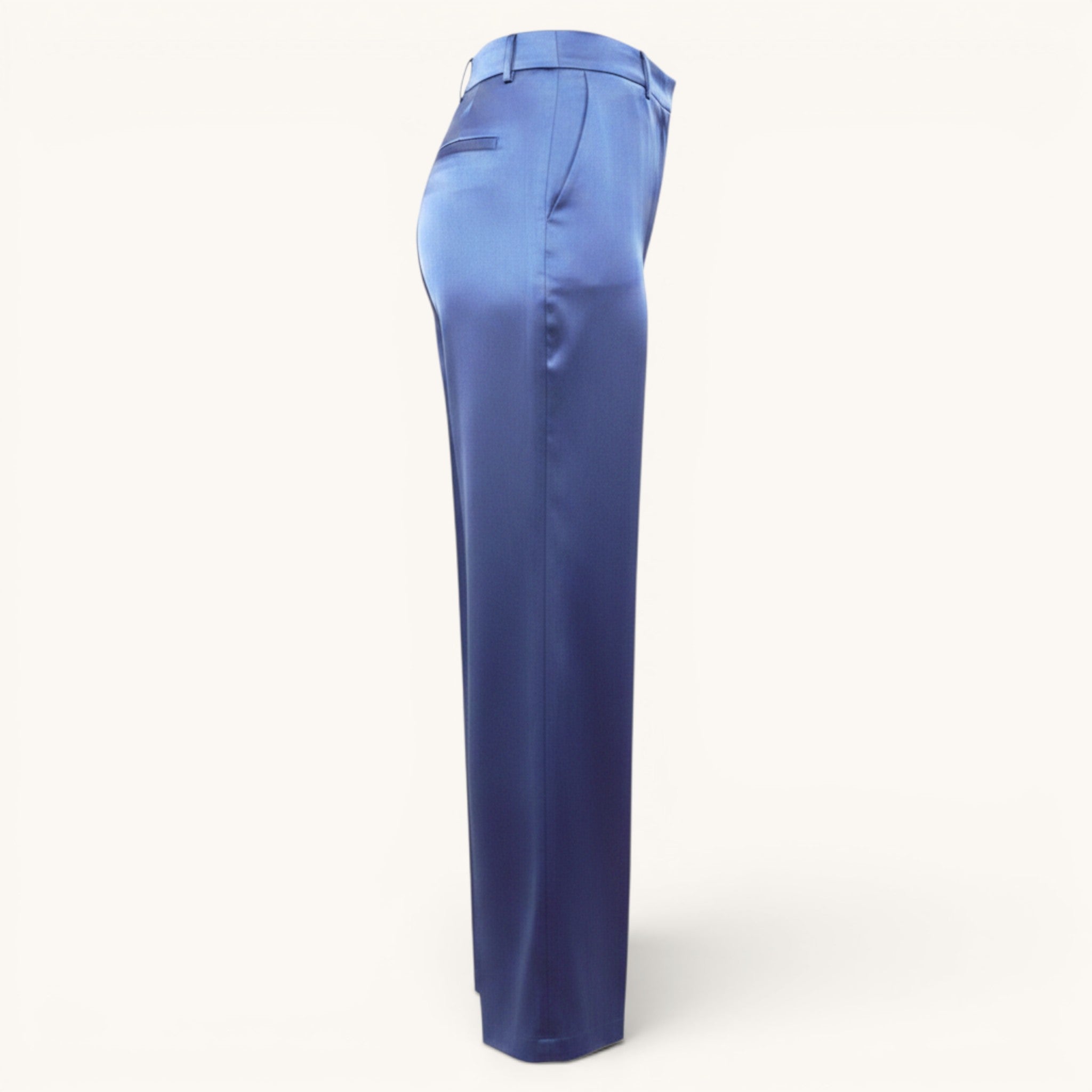 Numero 5 blue satin palazzo pants with regular fit, belt loops, and a back pocket. Made of 87% acetate and 13% silk.