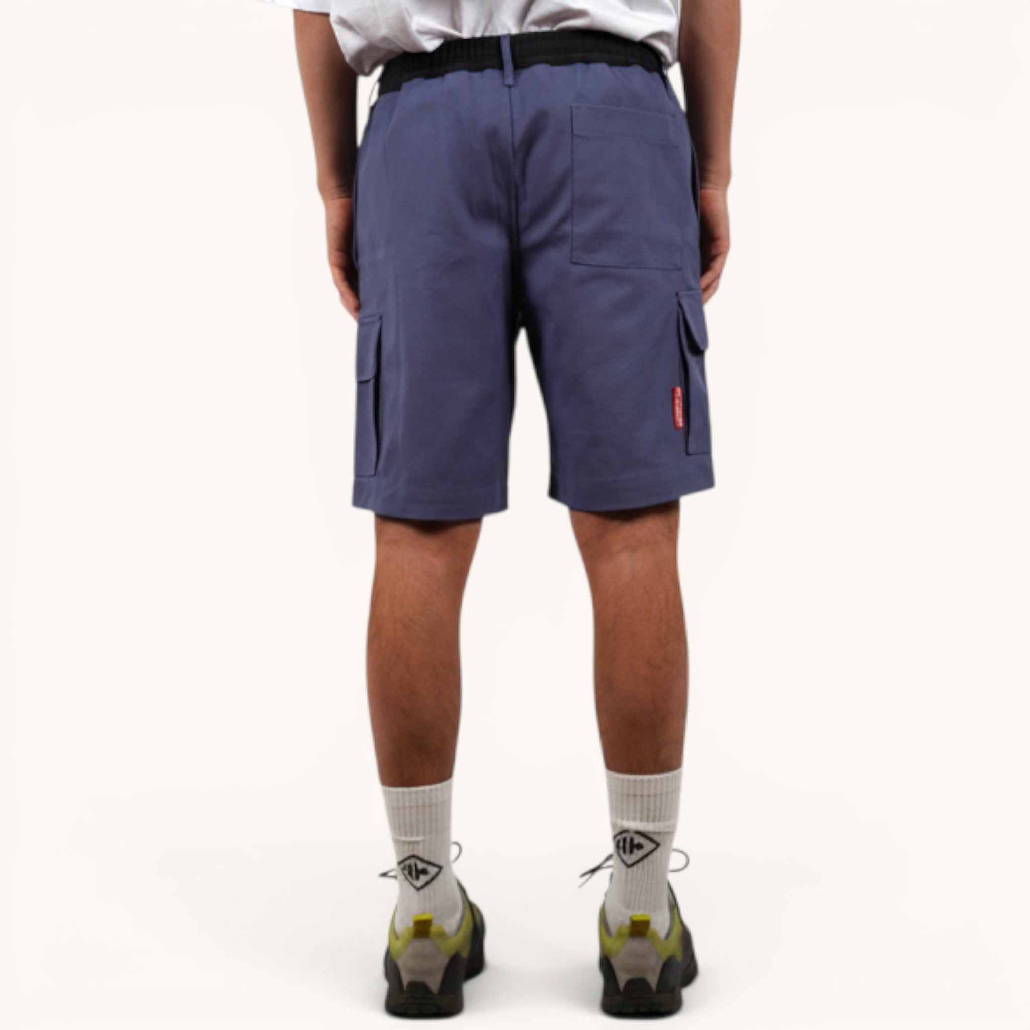 Numero 5 men's blue technical cargo shorts, above the knee length, regular fit, made from 72% polyamide and 28% elastane.