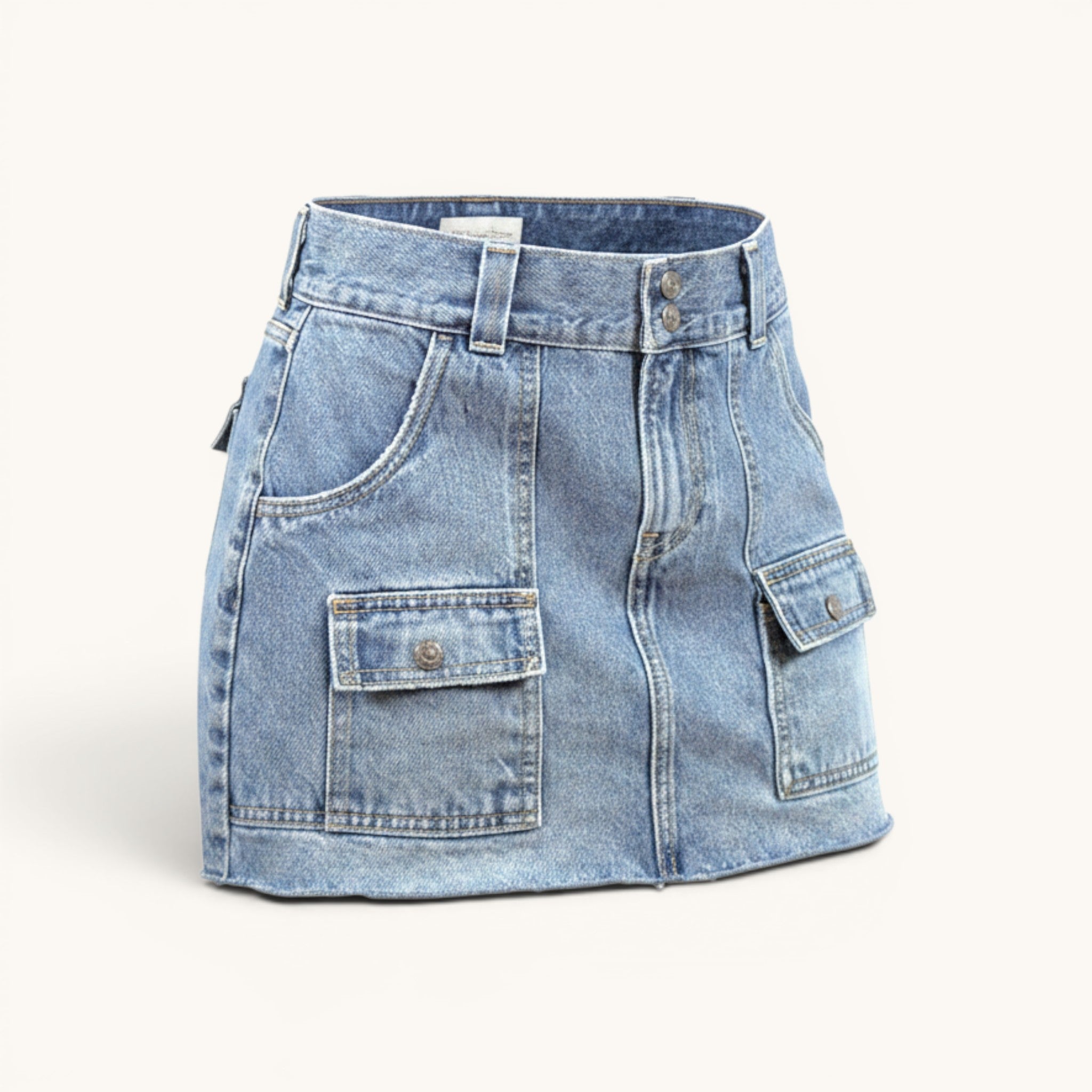 Numero 5 gonna mini in denim blu 100% cotone con passanti in vita e tasche cargo.