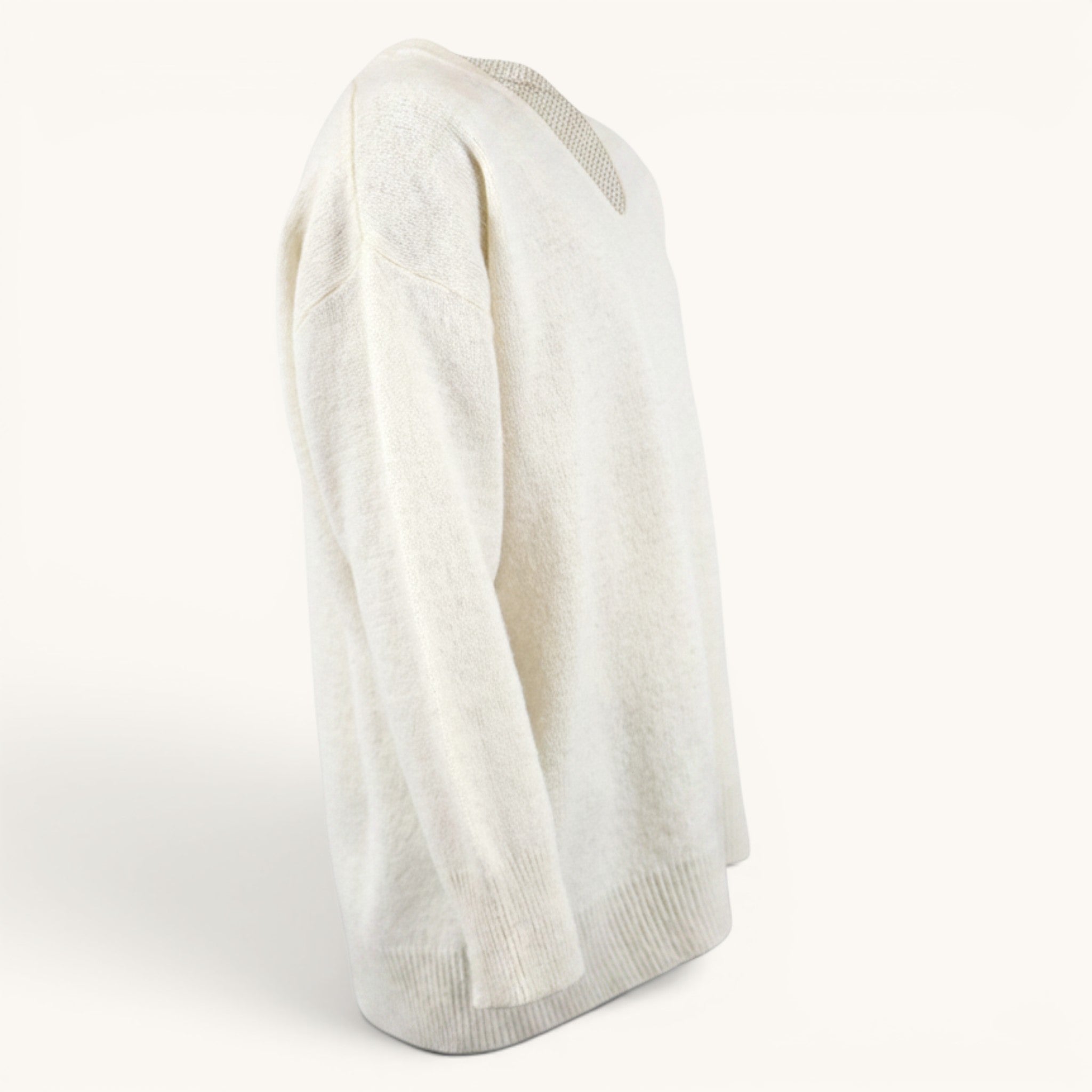Numero 5 Maglione bianco Our Legacy in maglia acrilica e lana vergine, vestibilità regular fit, scollo a V, per uomo.