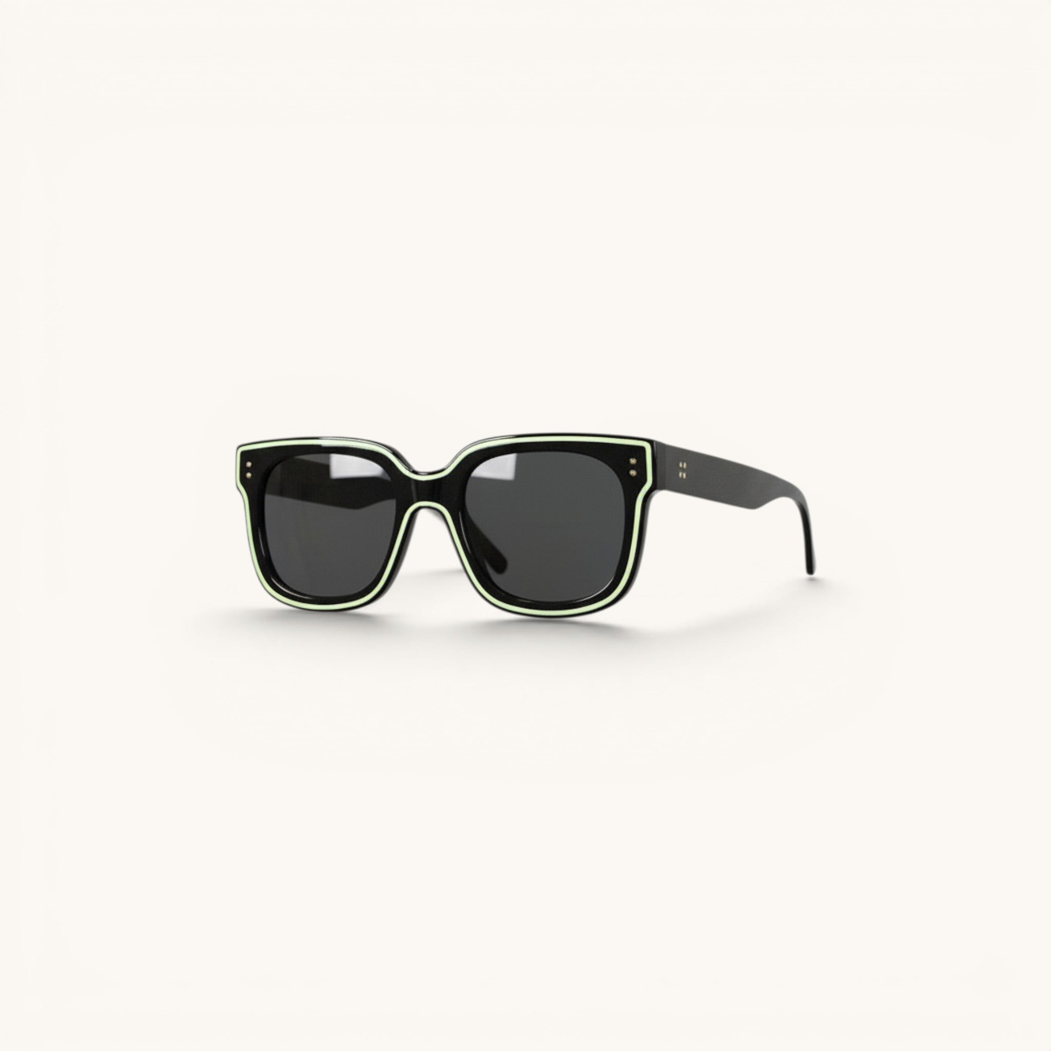 Numero 5 Occhiali Retrosuperfuture MARNI 110173 neri in acetato con design distintivo e lenti in policarbonato.