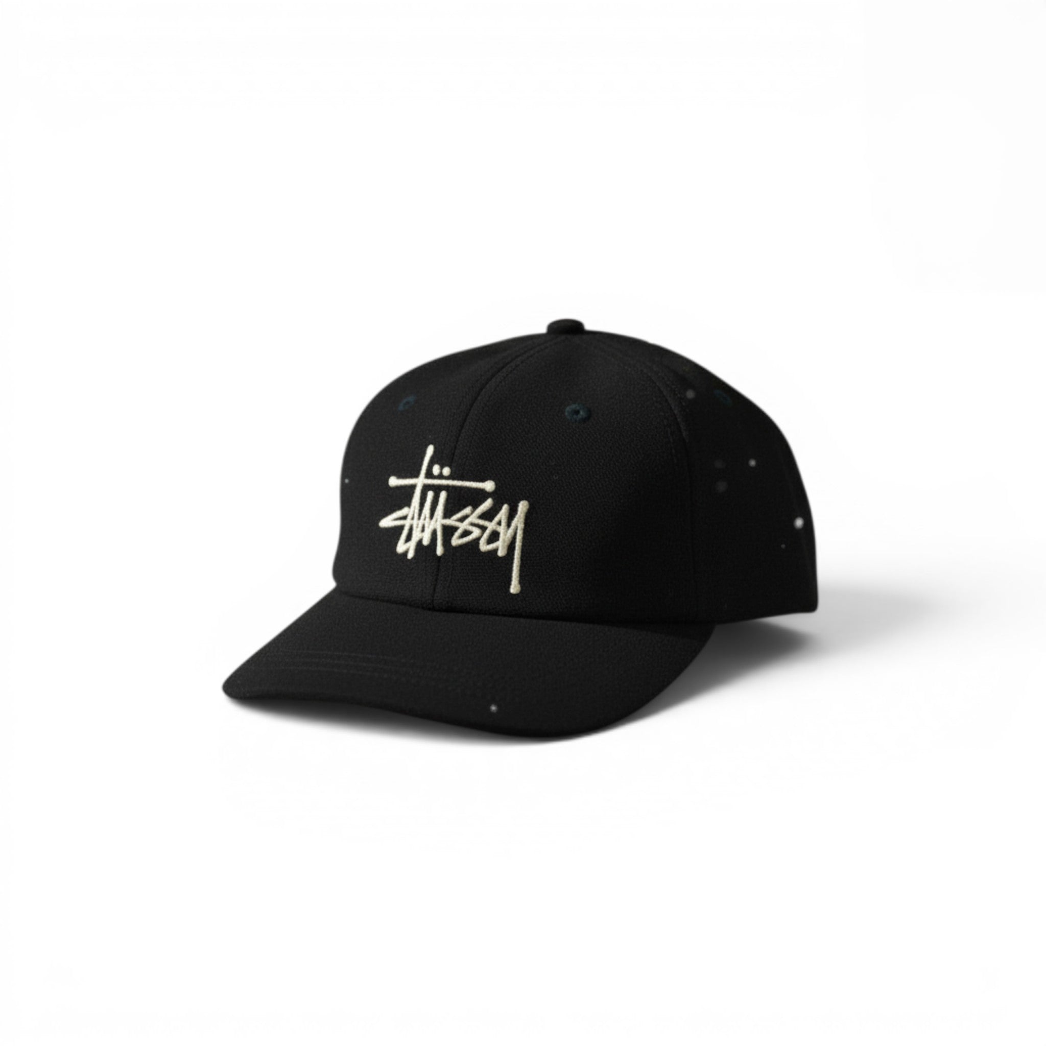 Numero 5 Cappello nero Stussy con logo ricamato bianco, design streetwear, taglia unica.