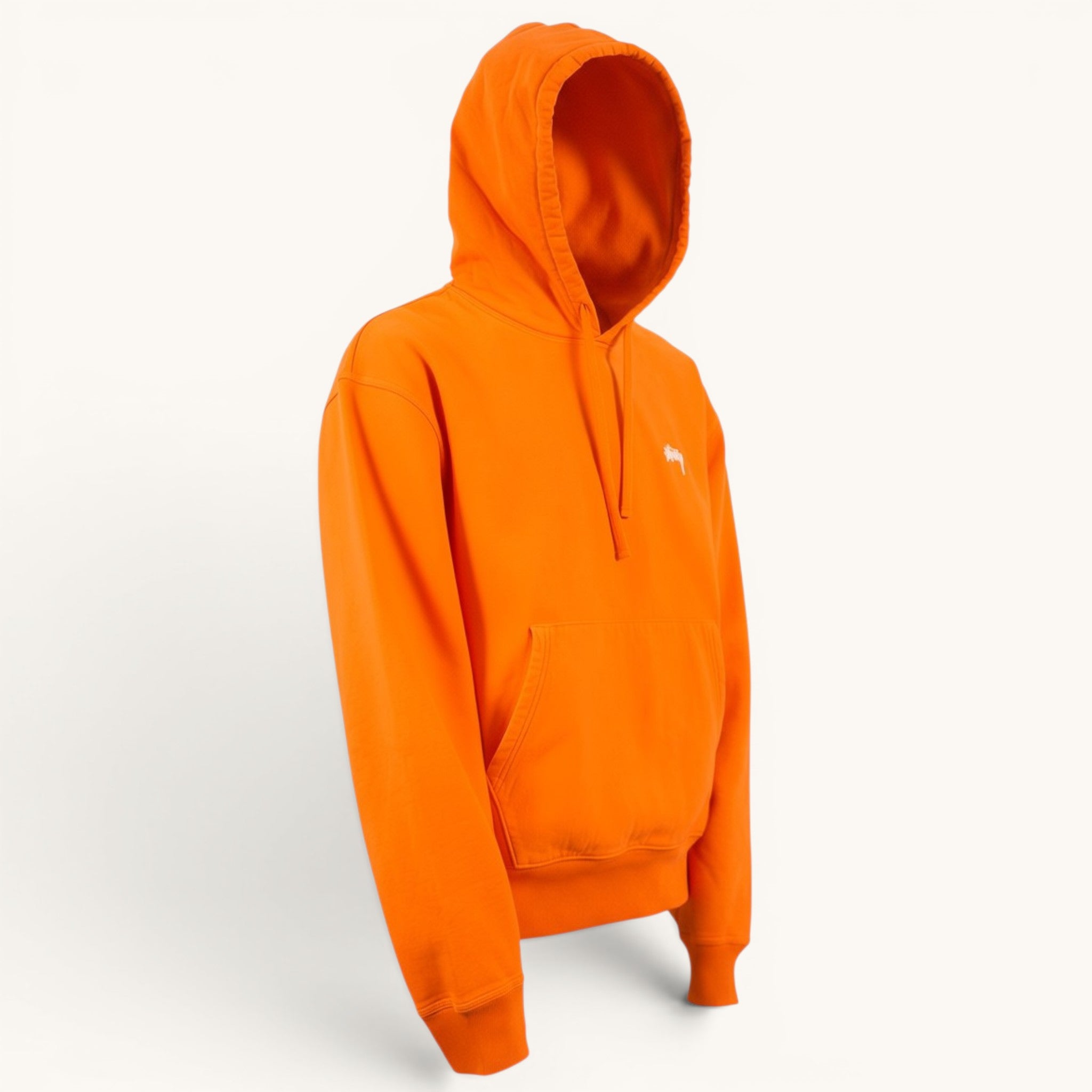 Numero 5 Felpa Stussy arancione fluo in cotone 100% con logo ricamato sul petto e tasca a marsupio.