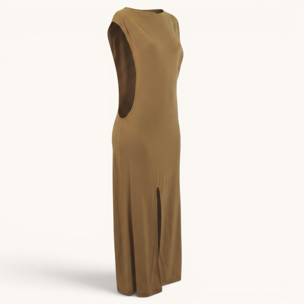 Numero 5 beige wool maxi dress with crew neck, side slits, and sleeveless design. Perfect for summer.