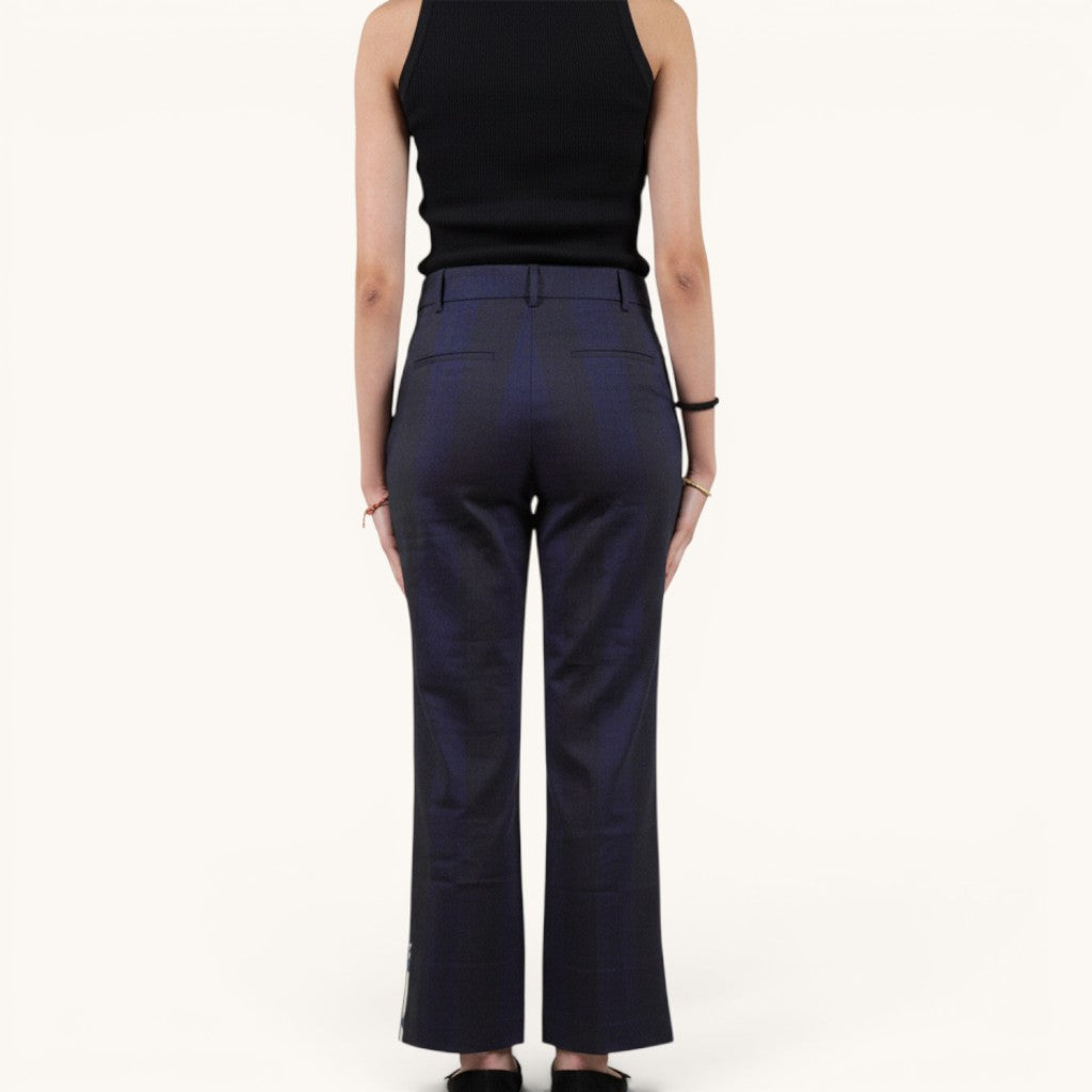 Numero 5 women's blue straight-leg trousers with contrast stitching and belt loops. Made from a linen blend.