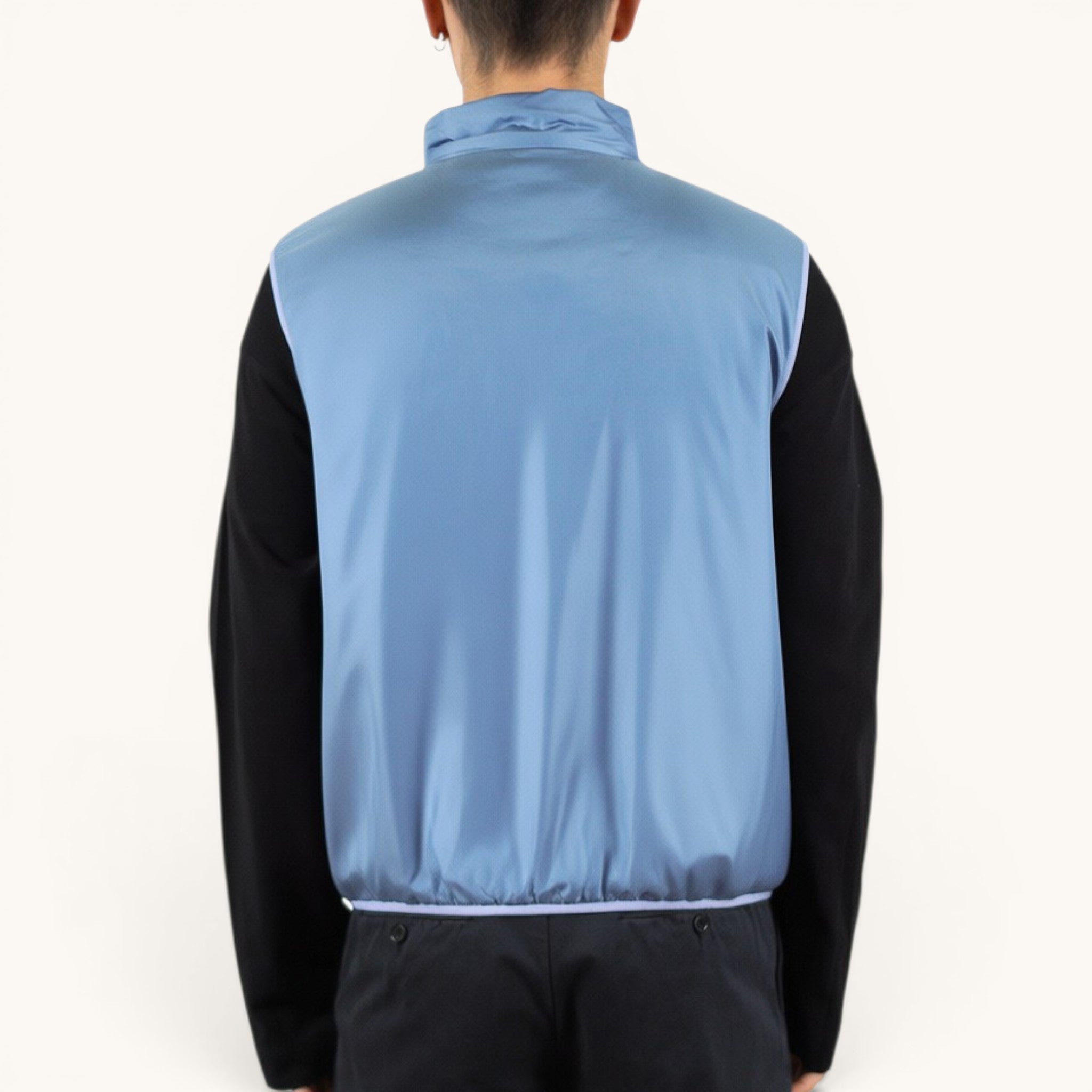 Numero 5 light blue quilted puffer vest with a stand-up collar and elasticated hem. Lightweight outerwear.